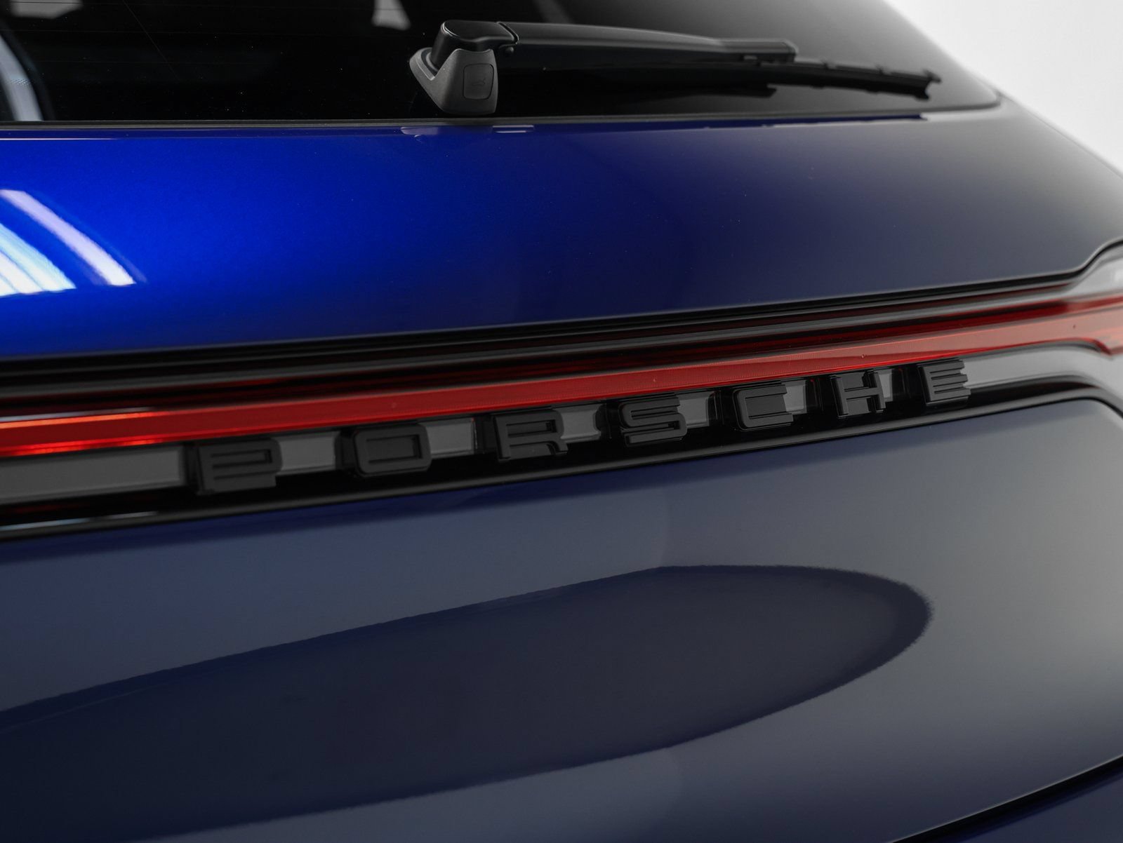 Certified 2026 Porsche Macan AWD/4WD image 17