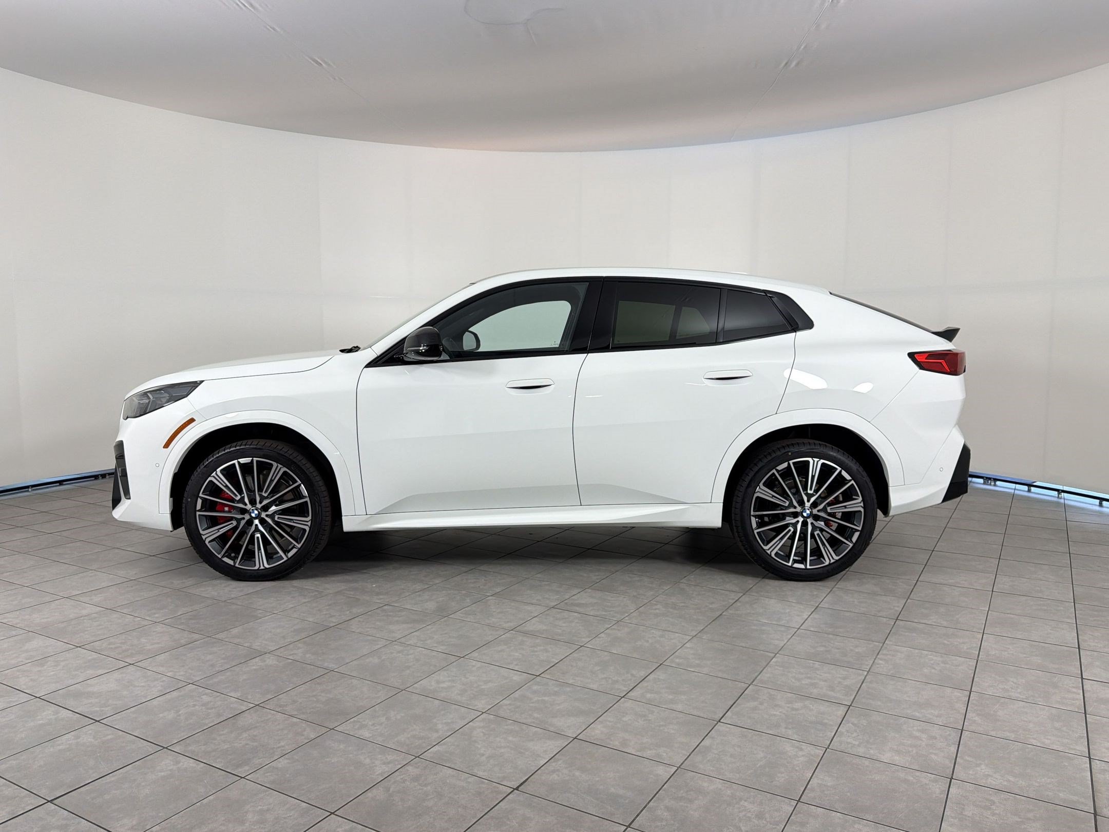 New 2026 BMW X2 xDrive28i w/ M Sport Package AWD/4WD image 2