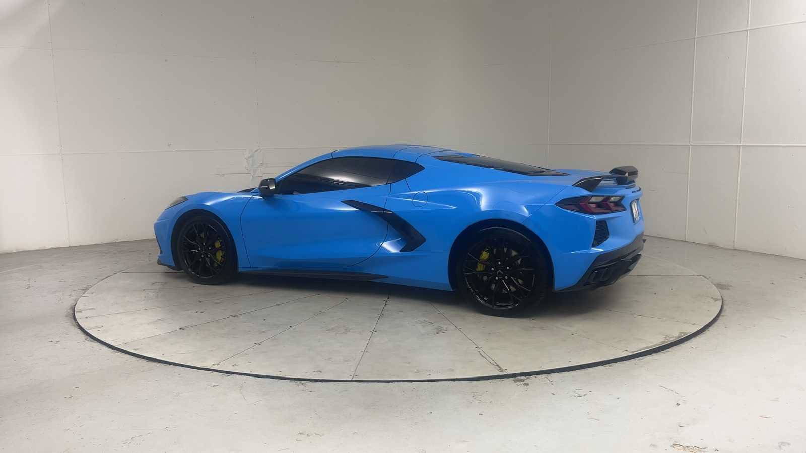 Used 2023 Chevrolet Corvette Stingray Preferred Cpe w/ Z51 Performance Package RWD image 4