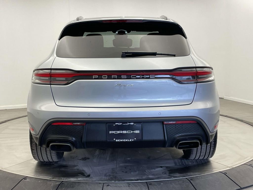 Certified 2022 Porsche Macan image 6