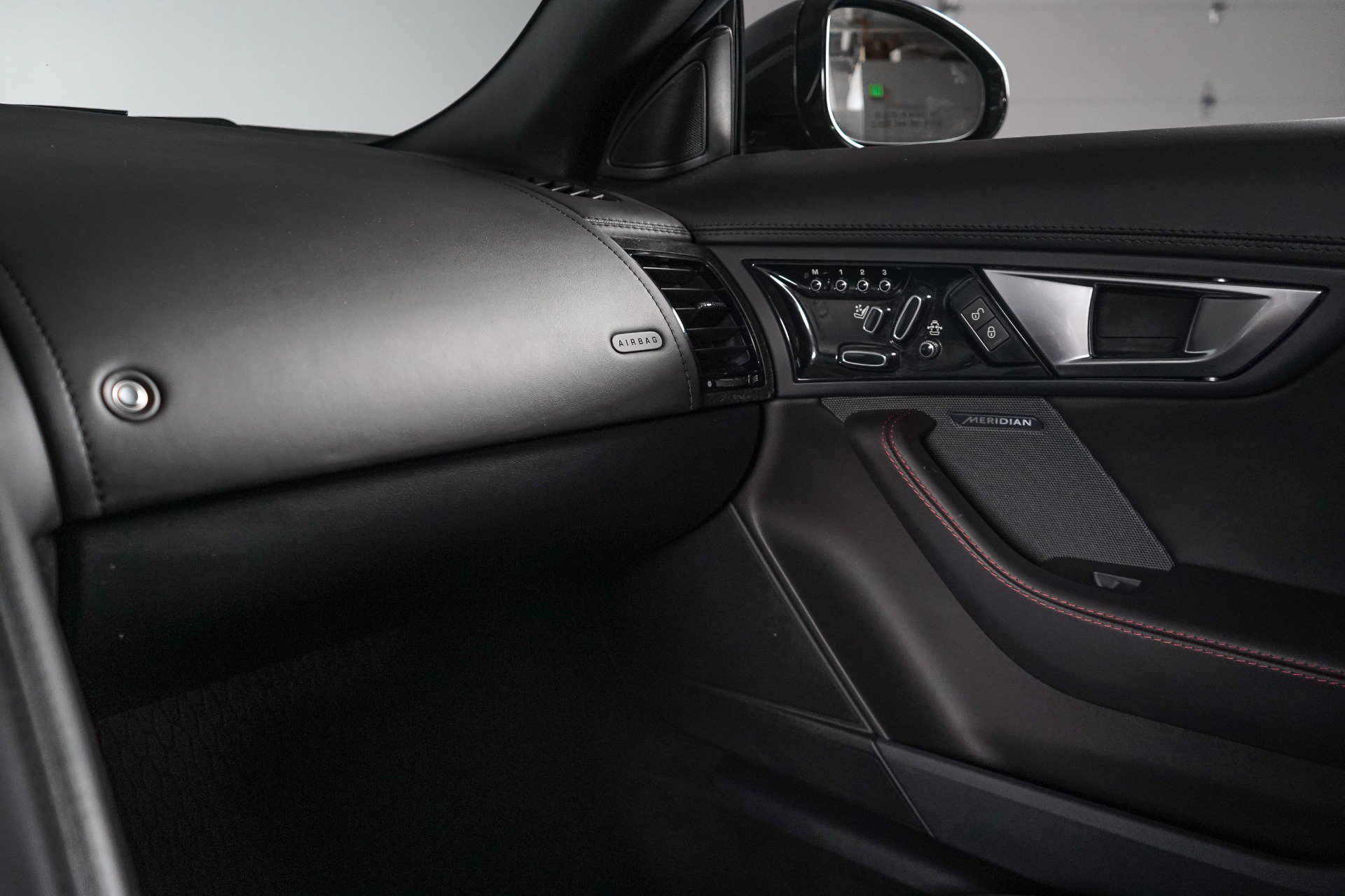 Used 2015 Jaguar F-TYPE S RWD image 51