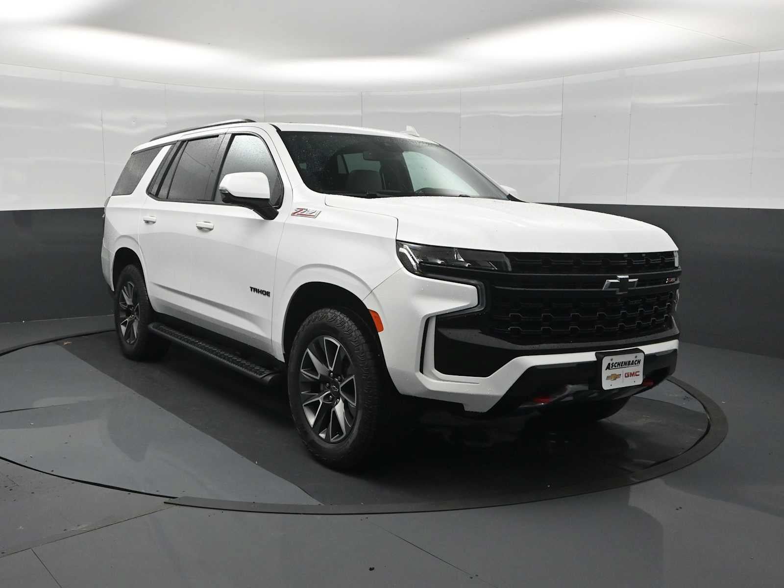 Used 2023 Chevrolet Tahoe Z71 w/ Luxury Package AWD/4WD image 2