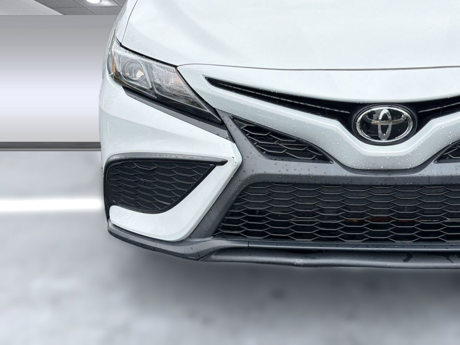 Used 2024 Toyota Camry SE image 11