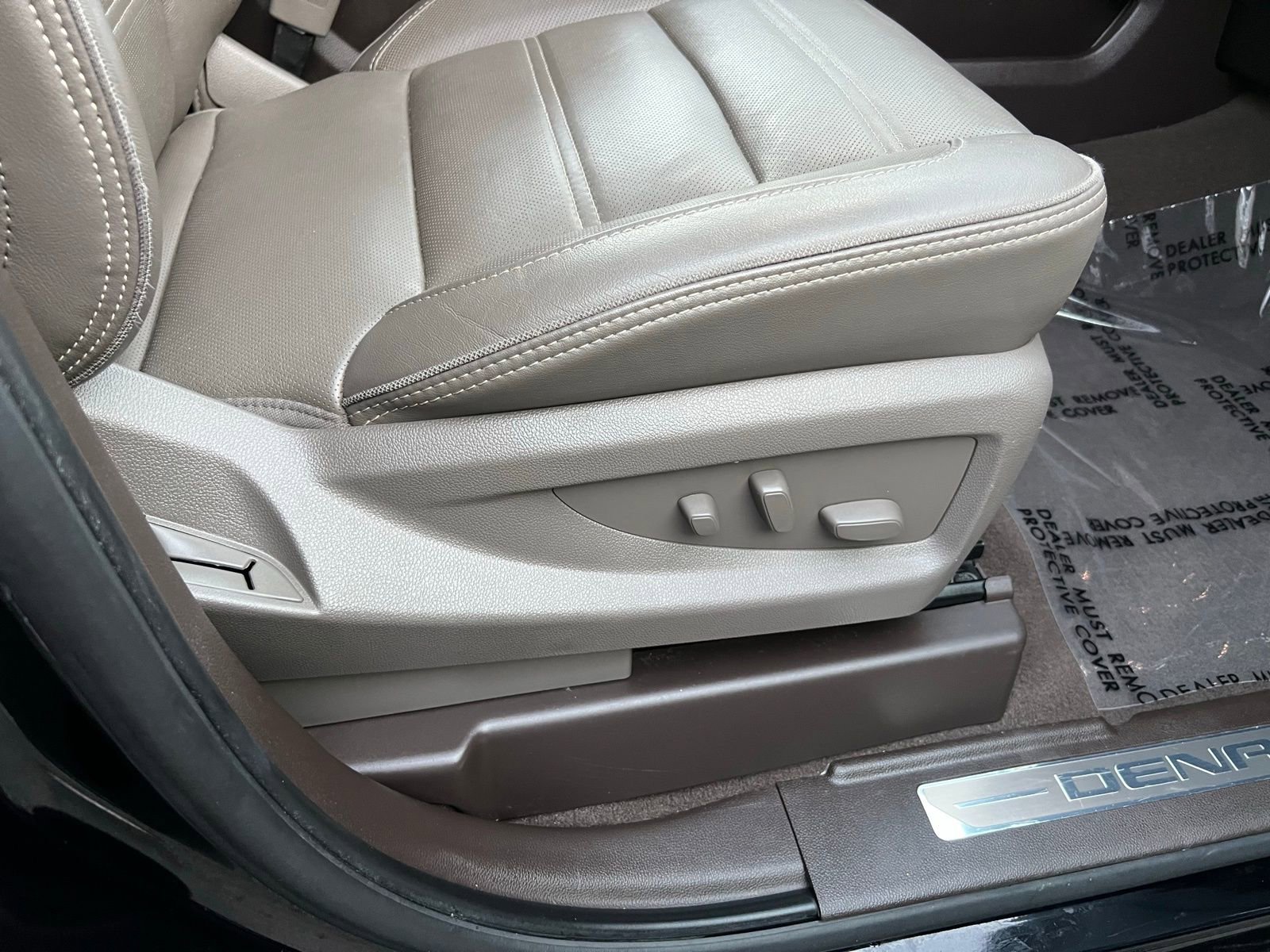 Used 2019 GMC Yukon XL Denali image 39