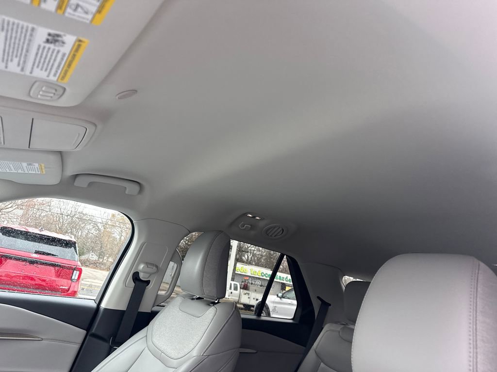 Used 2025 Ford Explorer Active w/ Active Comfort Package image 21