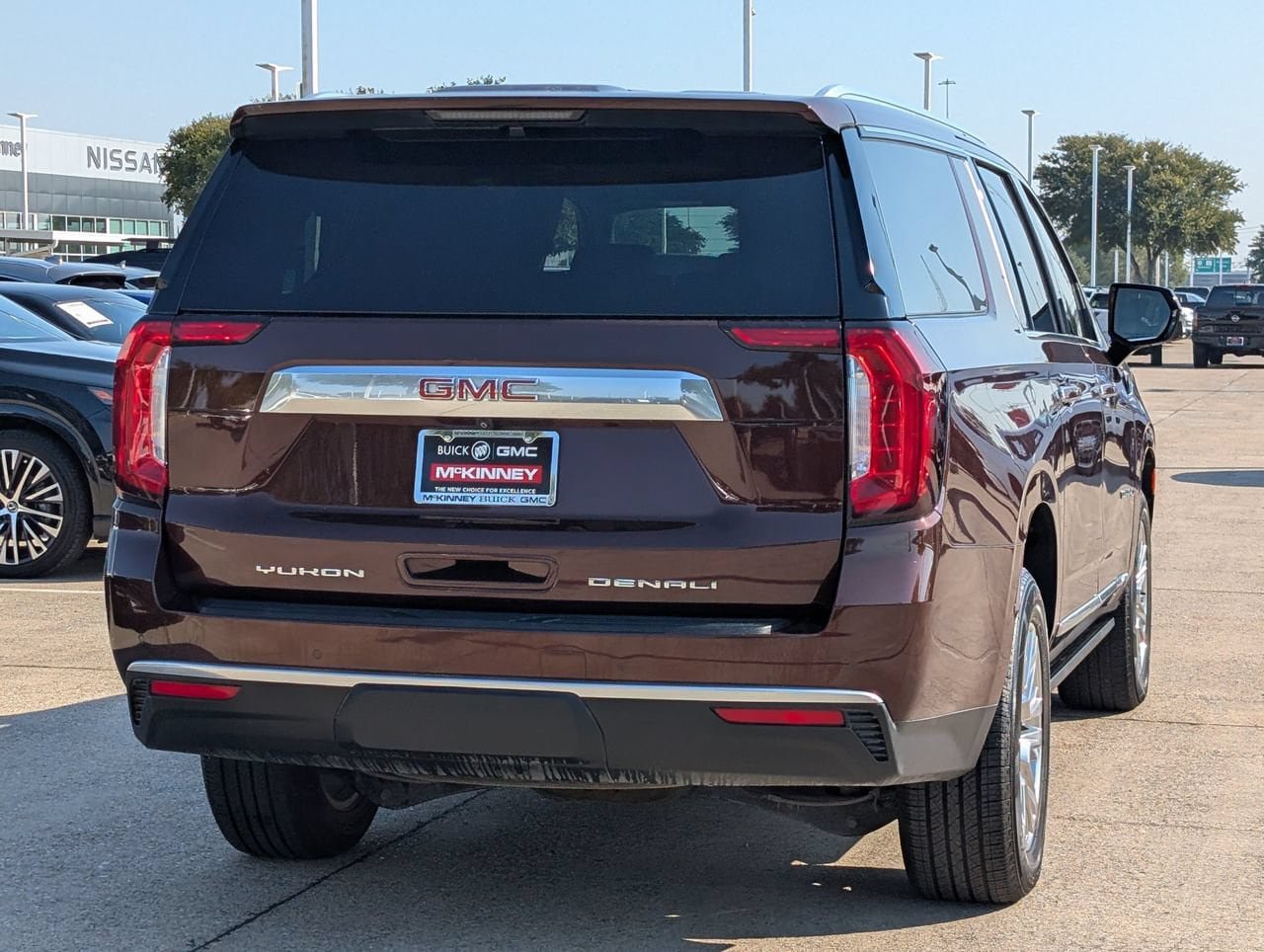 Used 2022 GMC Yukon XL Denali AWD/4WD image 4
