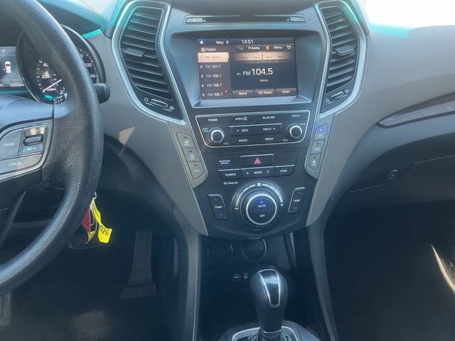 Used 2017 Hyundai Santa Fe SE AWD/4WD image 11