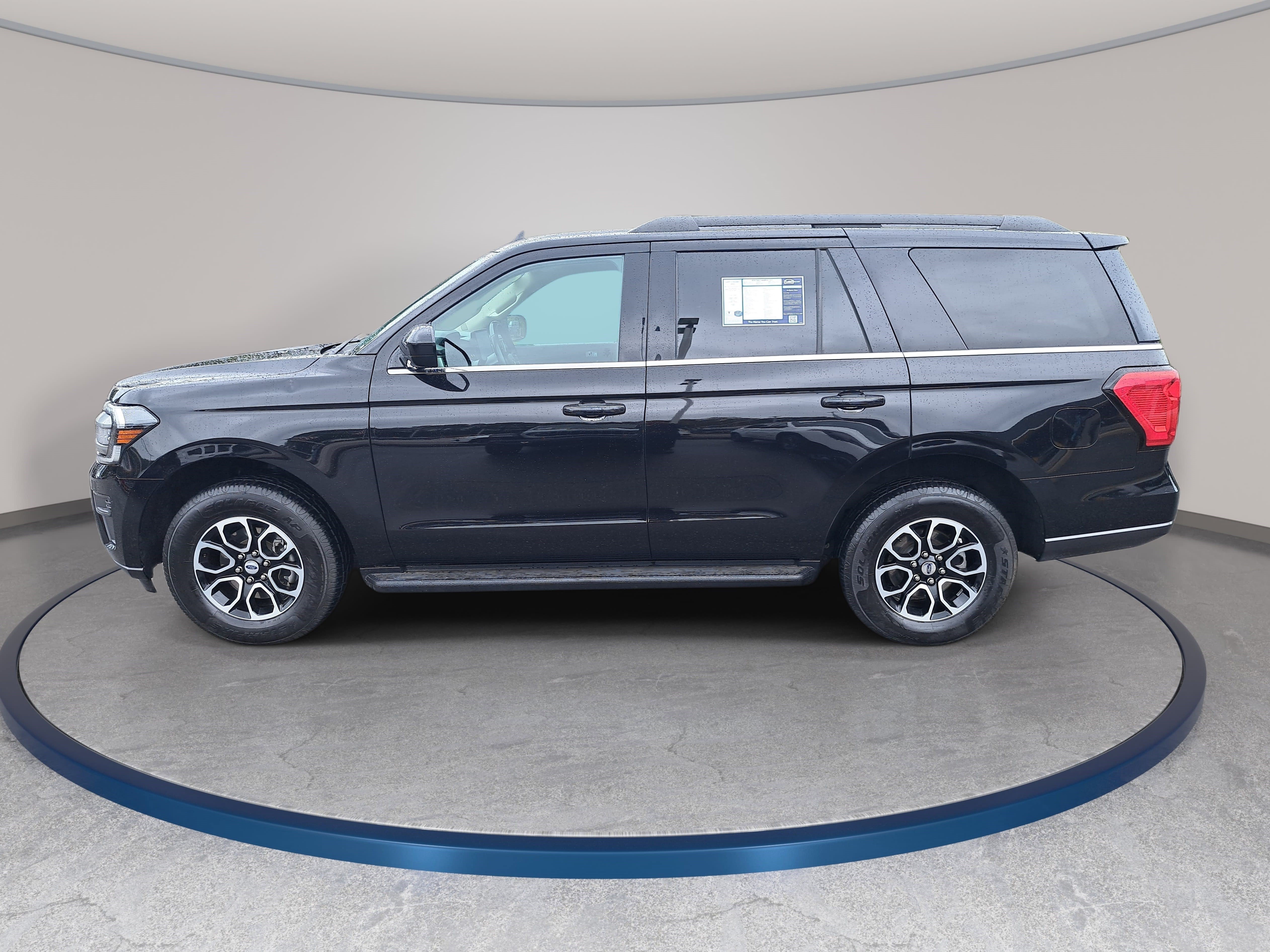 Used 2024 Ford Expedition XLT AWD/4WD image 8