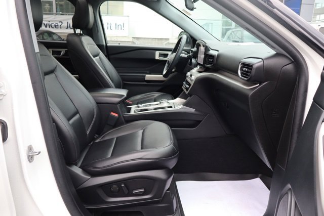 Used 2023 Ford Explorer XLT w/ Equipment Group 202A AWD/4WD image 40