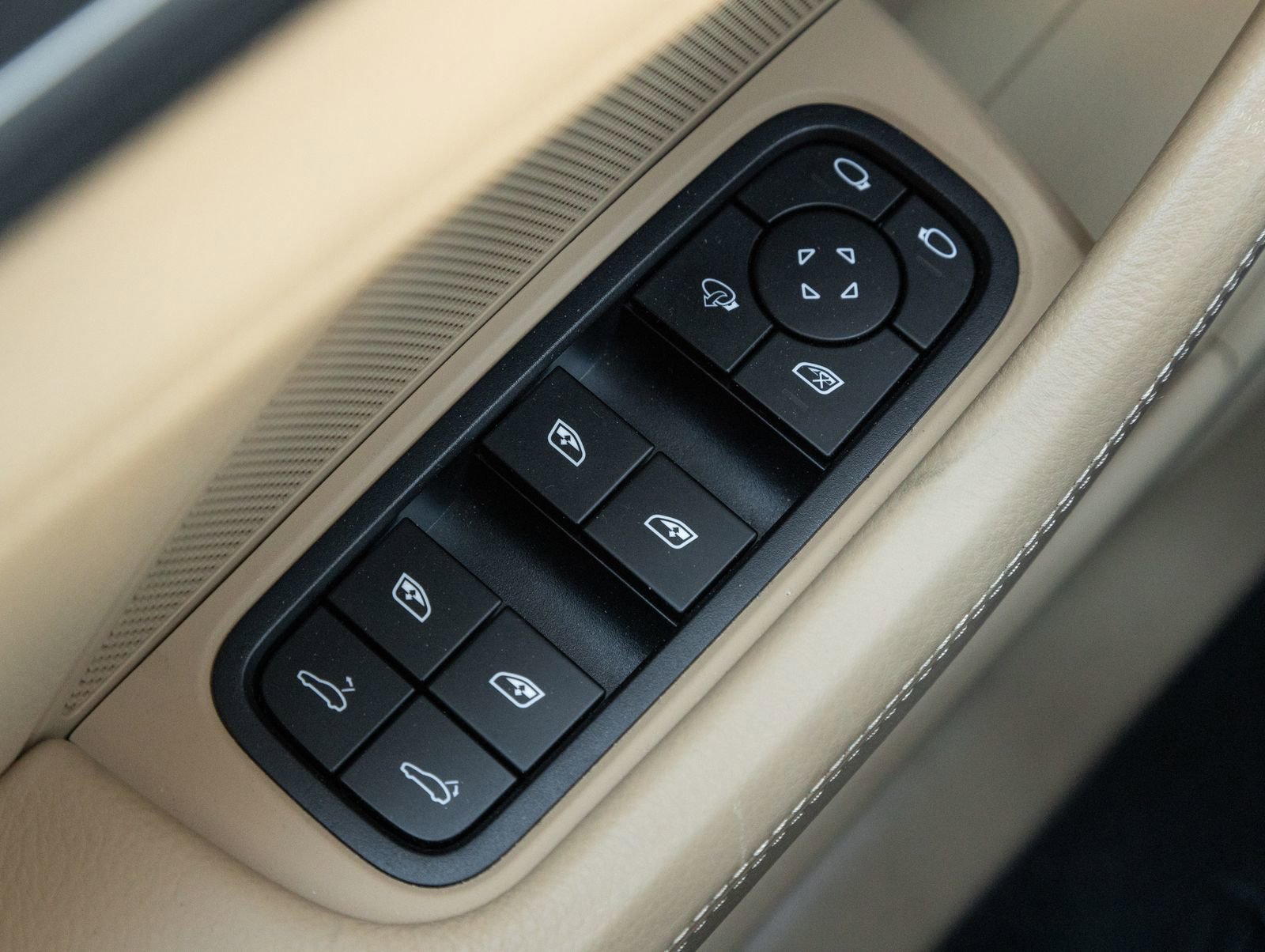 Certified 2023 Porsche Panamera 4 Platinum Edition image 19