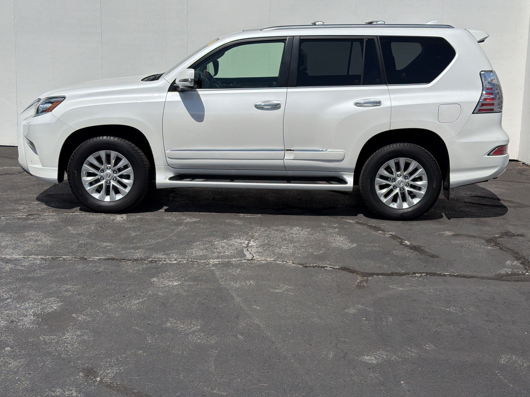 Used 2017 Lexus GX 460 Premium w/ Premium Package AWD/4WD image 2