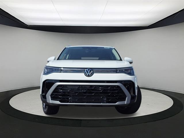 New 2025 Volkswagen Taos SEL image 2