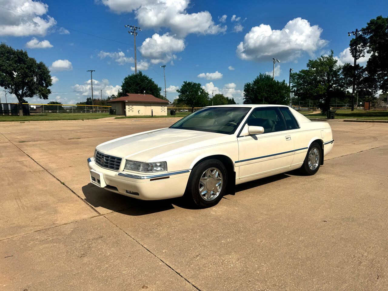 Used 2001 Cadillac Eldorado ESC w/ Comfort/Convenience Pkg image 3