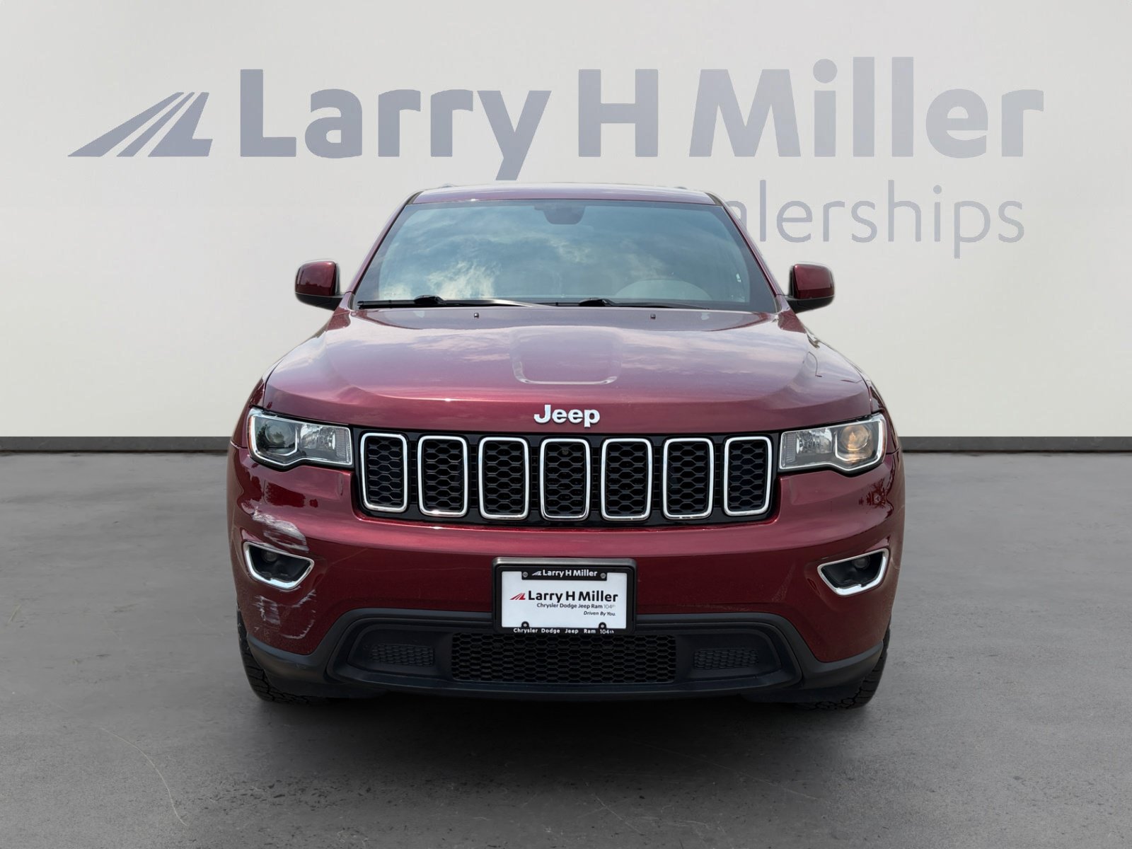 Used 2017 Jeep Grand Cherokee Laredo AWD/4WD image 9