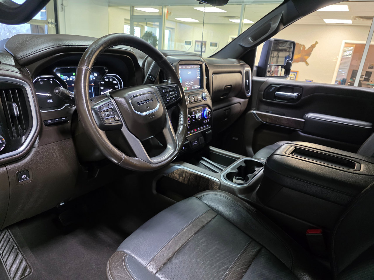 Used 2021 GMC Sierra 2500 Denali w/ Denali Black Diamond Edition image 17