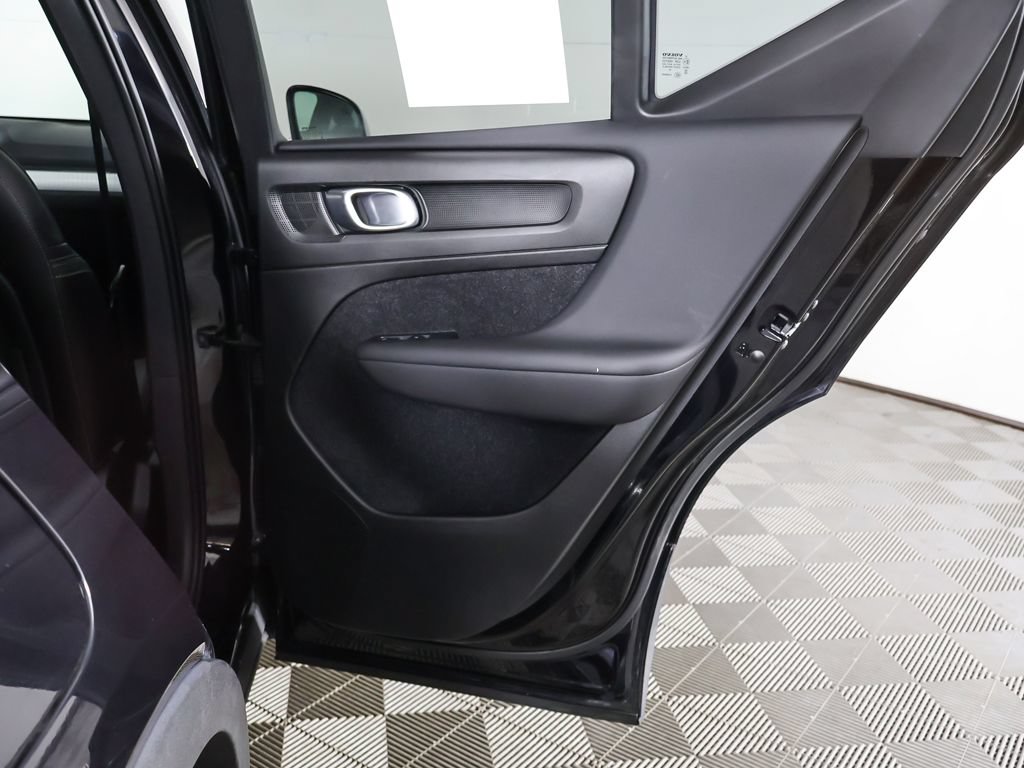 Used 2019 Volvo XC40 T5 Momentum AWD/4WD image 23
