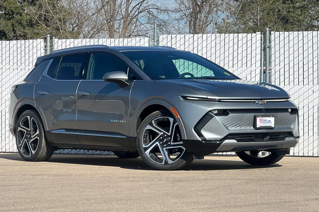 New 2026 Chevrolet Equinox EV LT image 2