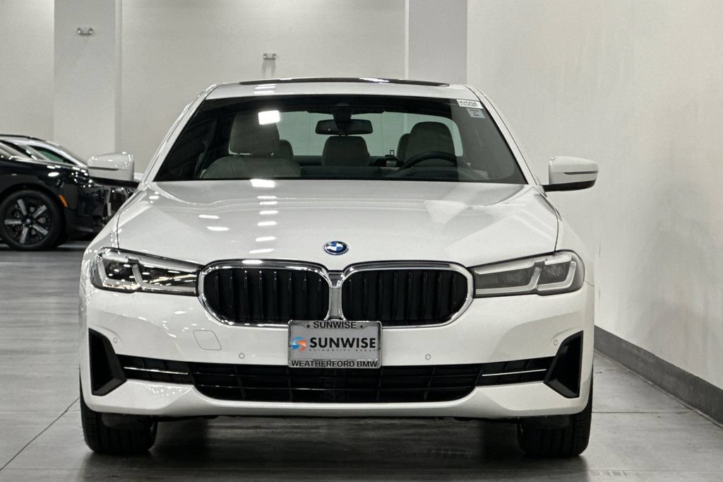 Used 2023 BMW 530e w/ Premium Package RWD image 9