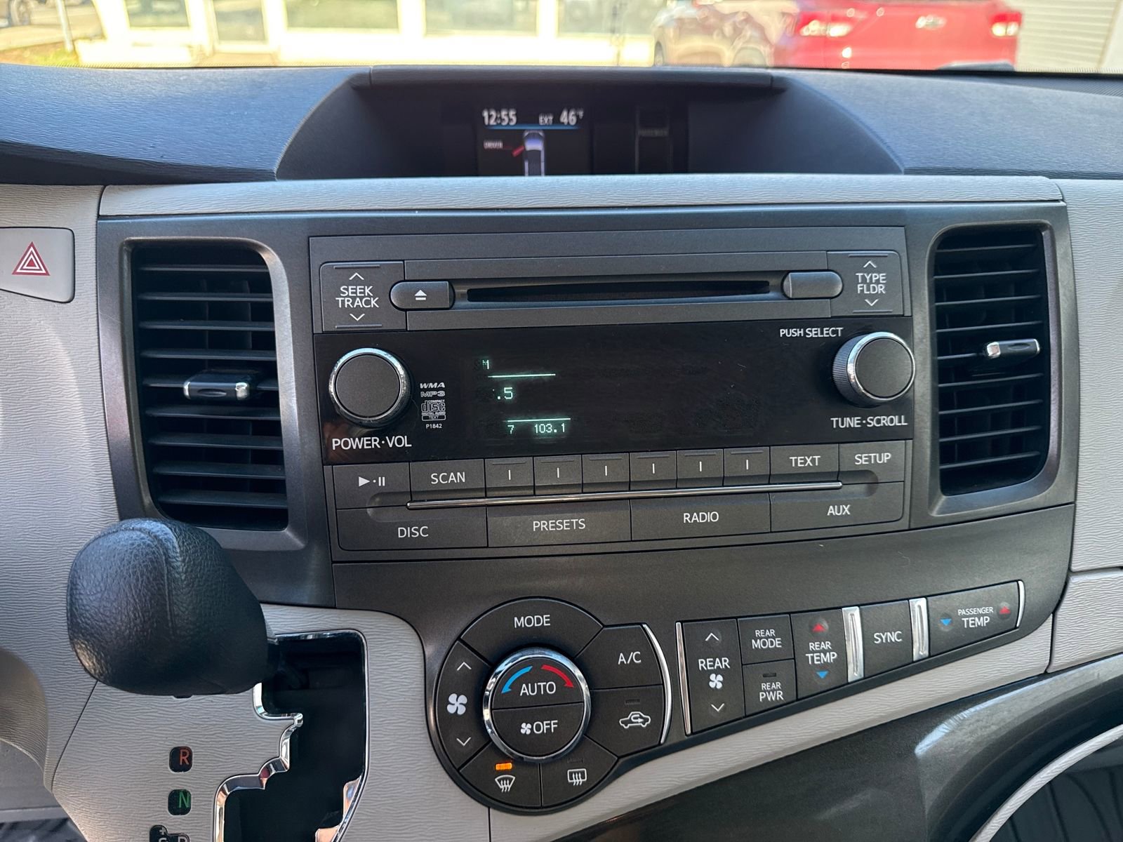 Used 2014 Toyota Sienna LE image 19