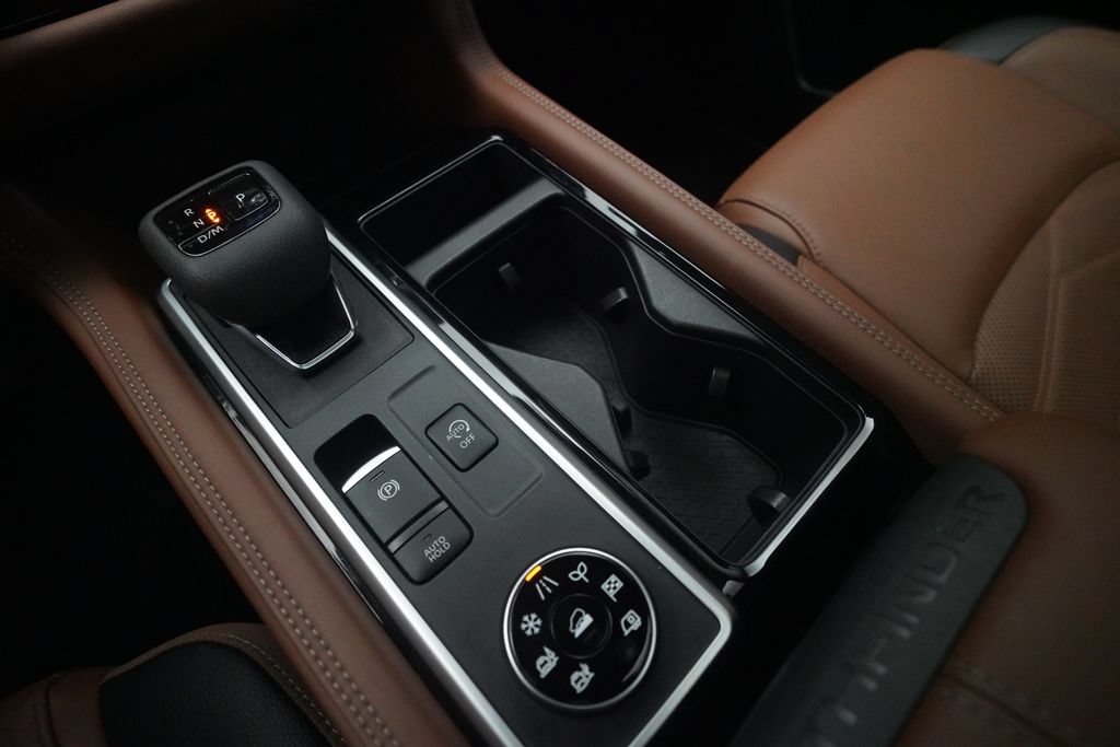 Used 2025 Nissan Pathfinder Platinum AWD/4WD image 17