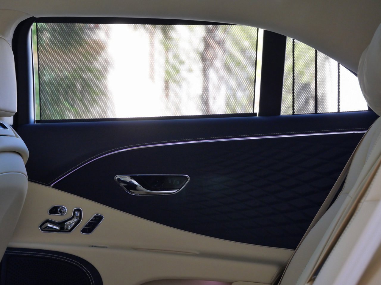 New 2026 Bentley Flying Spur Azure image 20