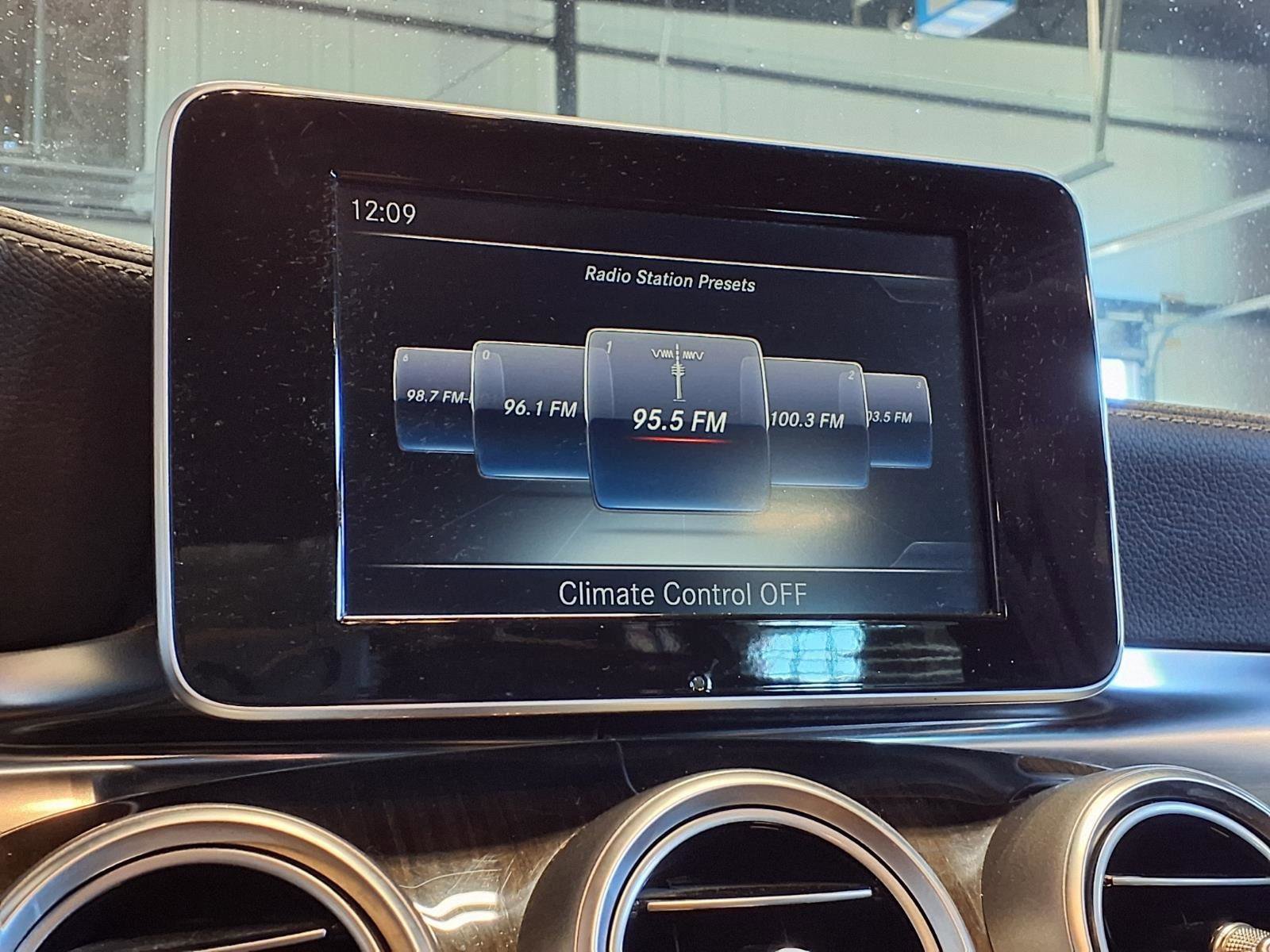 Used 2015 Mercedes-Benz C 300 4MATIC Sedan image 17