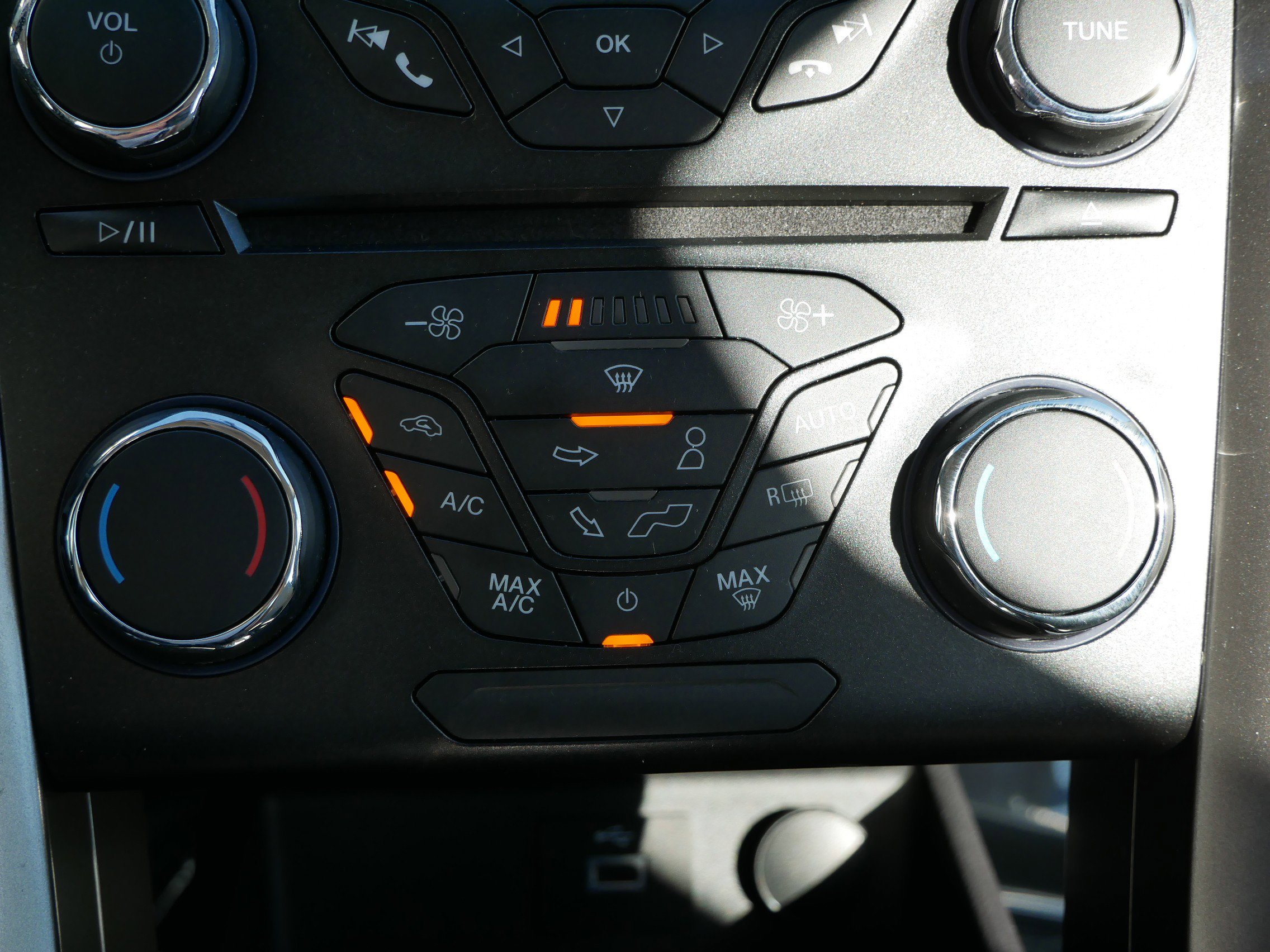 Used 2018 Ford Fusion S image 15