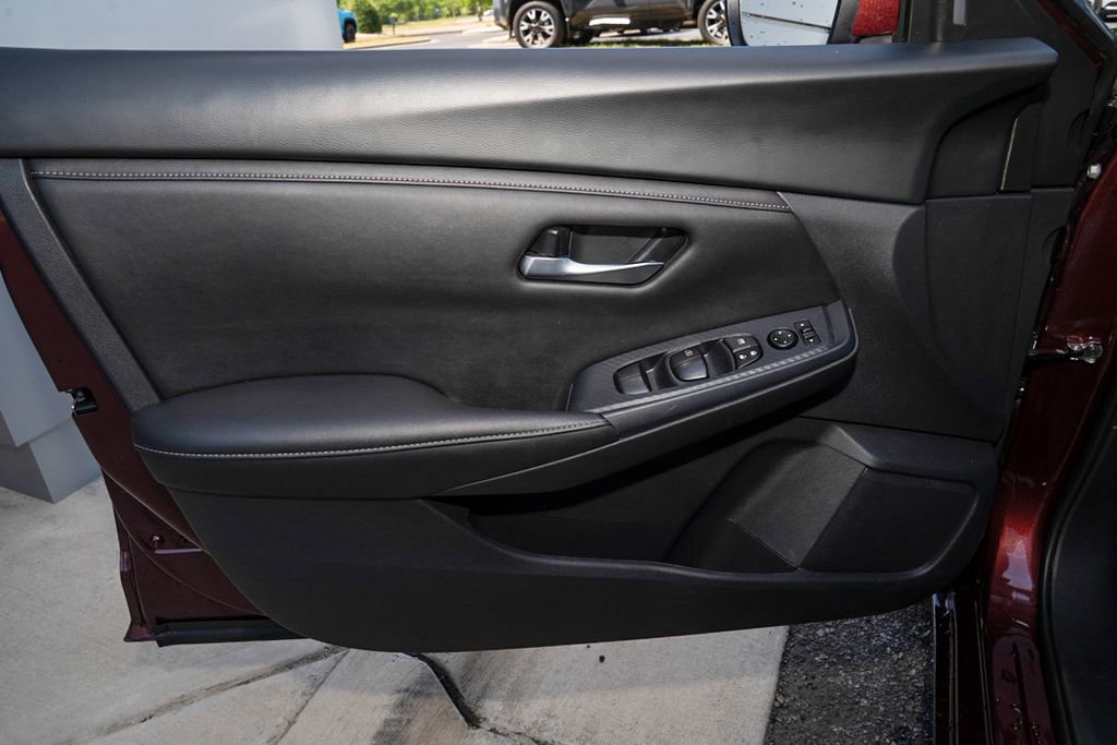 Used 2024 Nissan Sentra SV FWD image 11