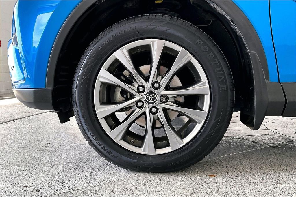 Used 2017 Toyota RAV4 Limited image 11