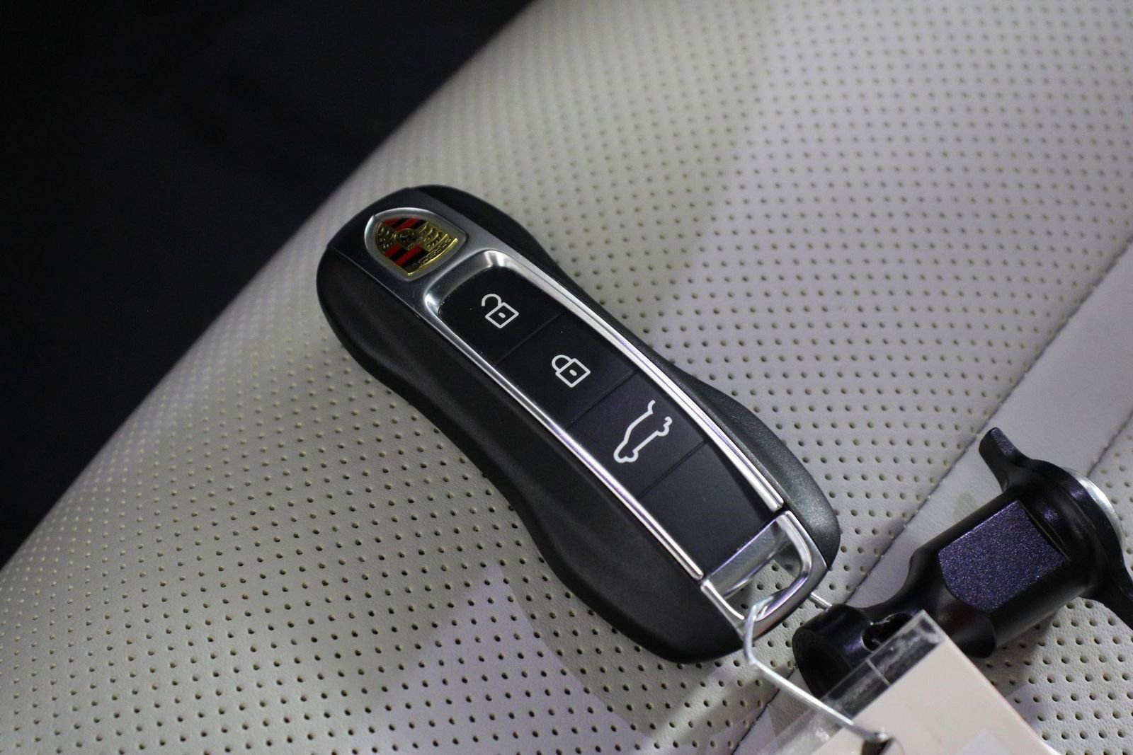 Certified 2025 Porsche Cayenne E-Hybrid image 34