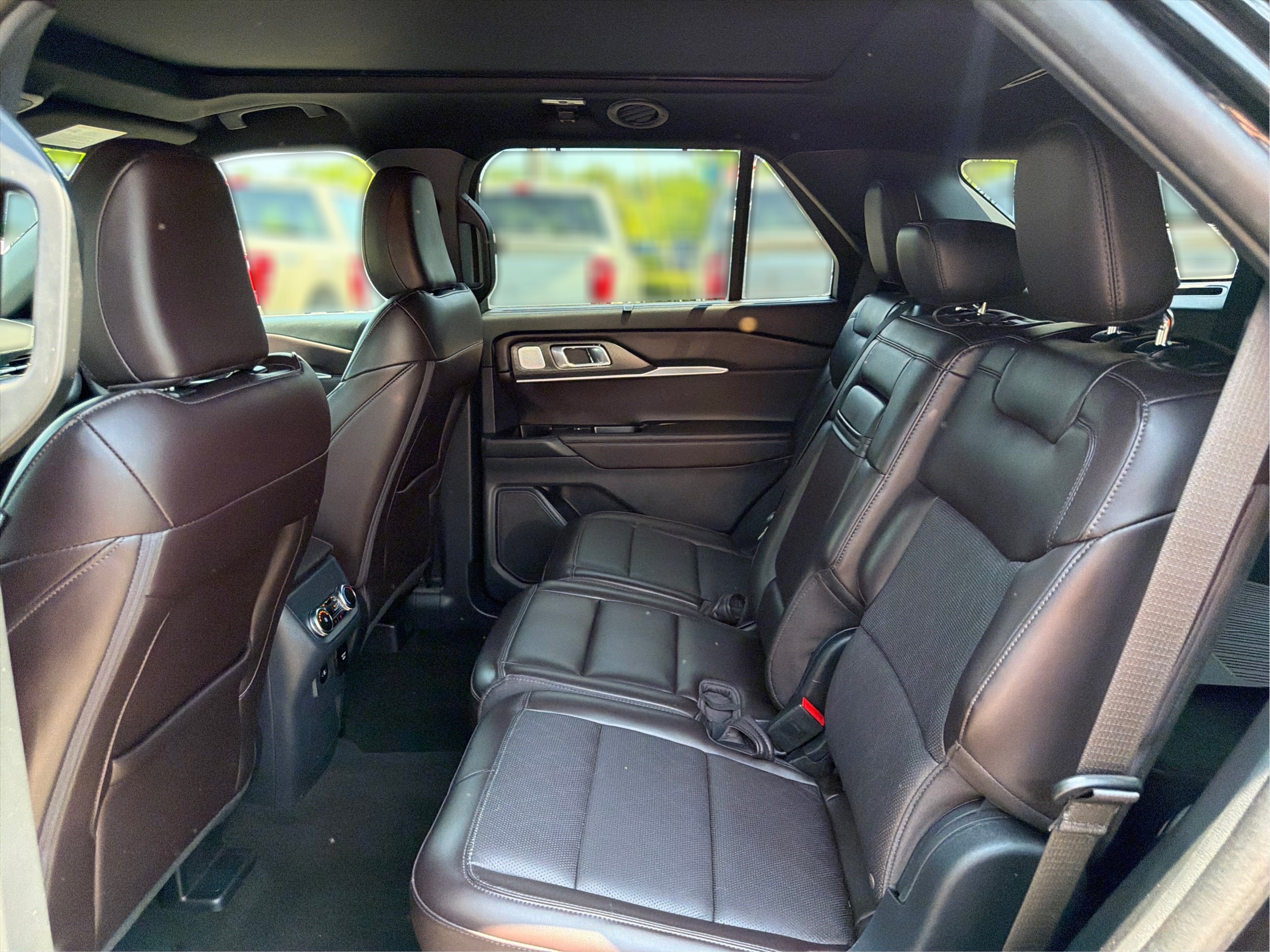 Used 2025 Ford Explorer Platinum AWD/4WD image 12