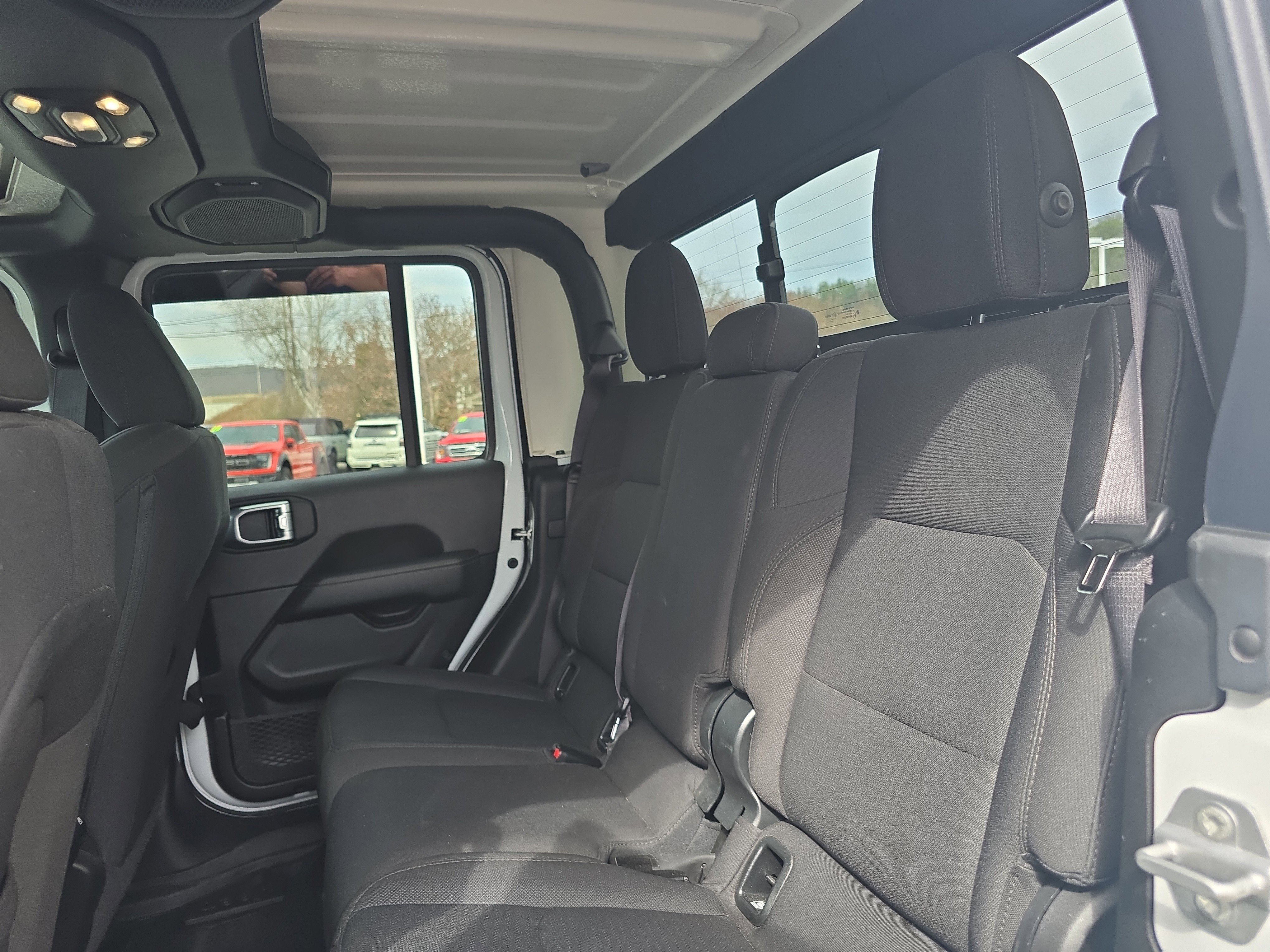 Used 2023 Jeep Gladiator Overland w/ Cold Weather Group image 15