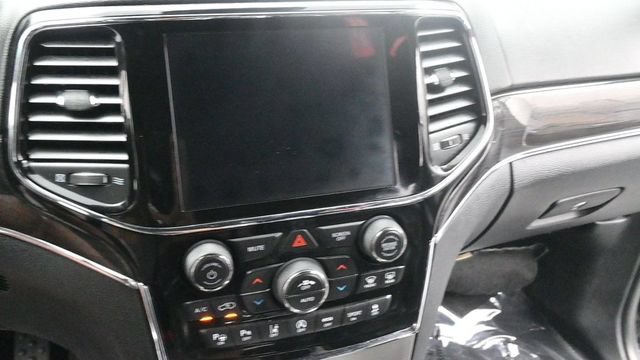 Used 2019 Jeep Grand Cherokee Overland AWD/4WD image 19