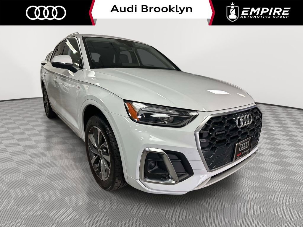 Used 2023 Audi Q5 2.0T Premium w/ Convenience Package image 1