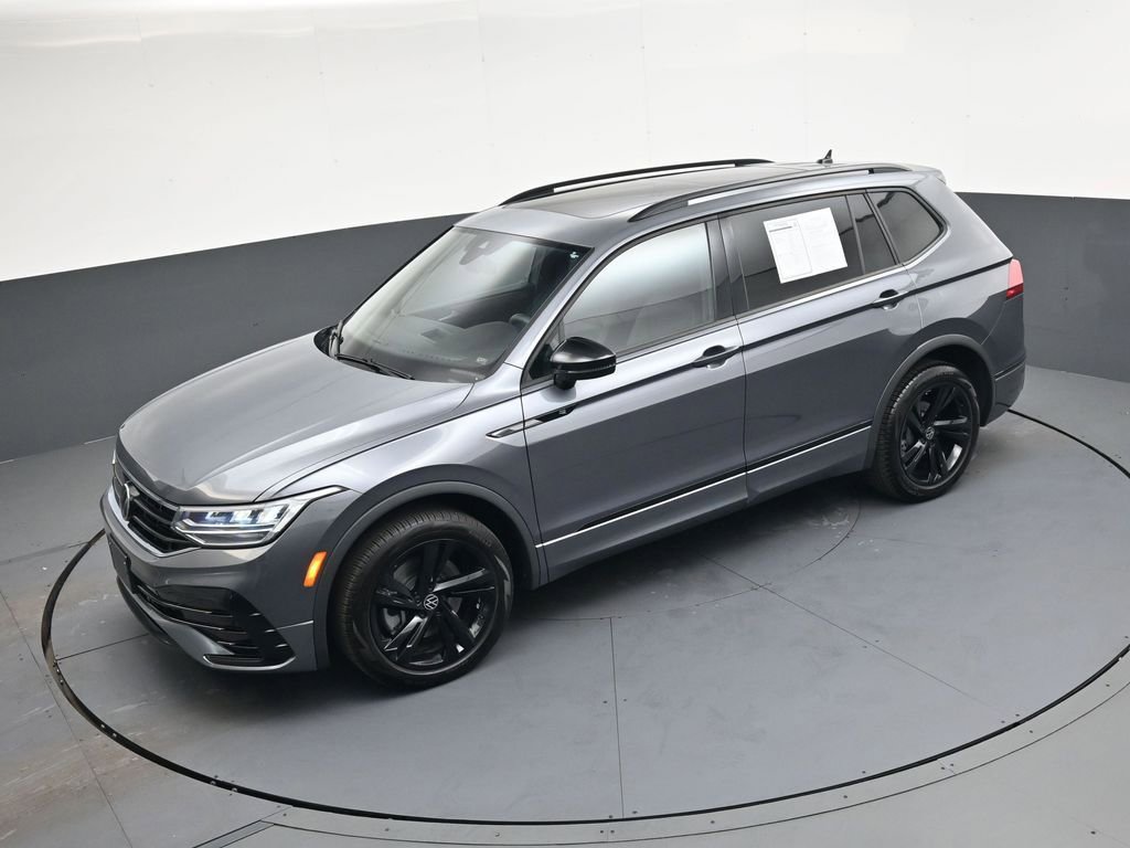 Used 2024 Volkswagen Tiguan SE R-Line image 32