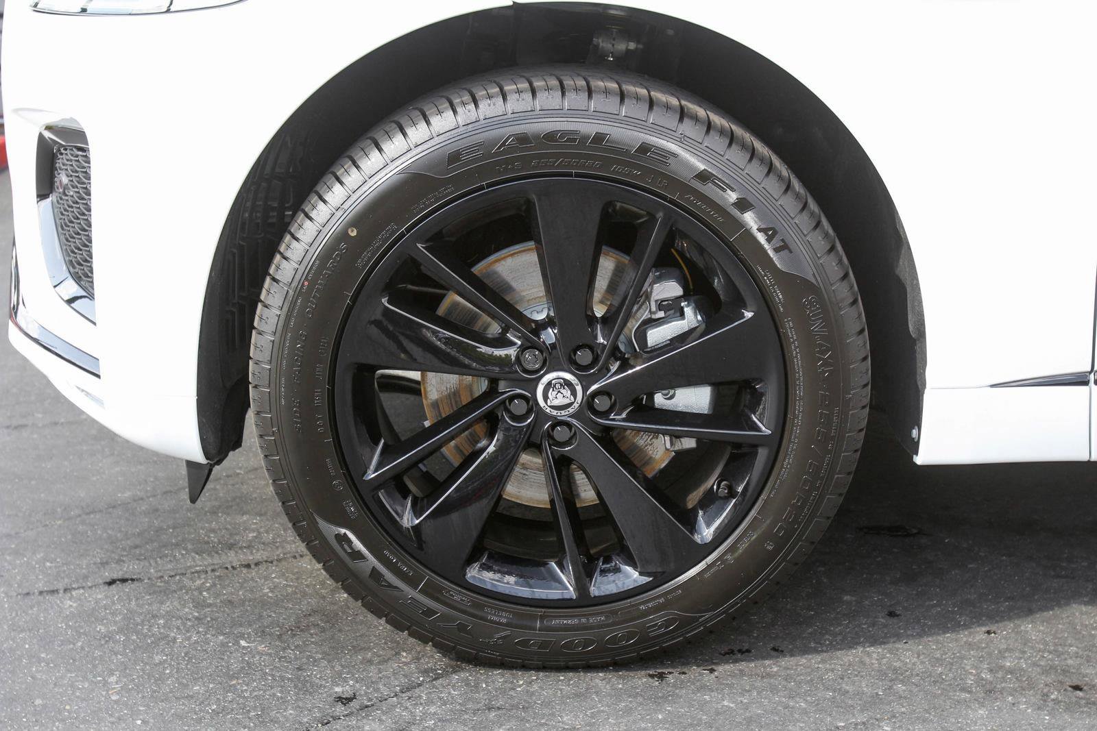 New 2025 Jaguar F-PACE R-Dynamic S AWD/4WD image 9