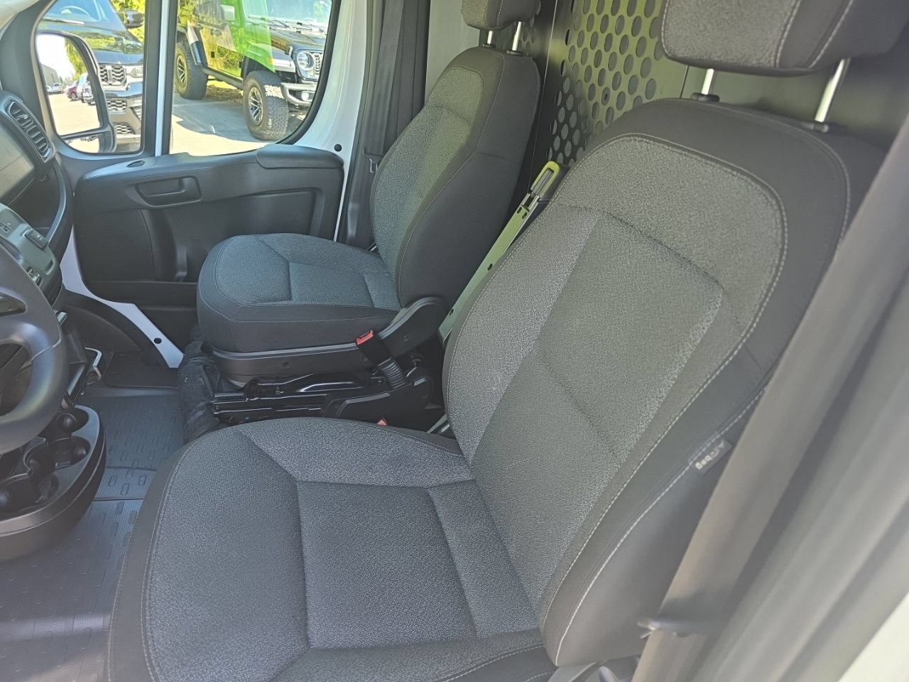 Used 2025 RAM ProMaster 2500 w/ U-Haul Equipment Group FWD image 17