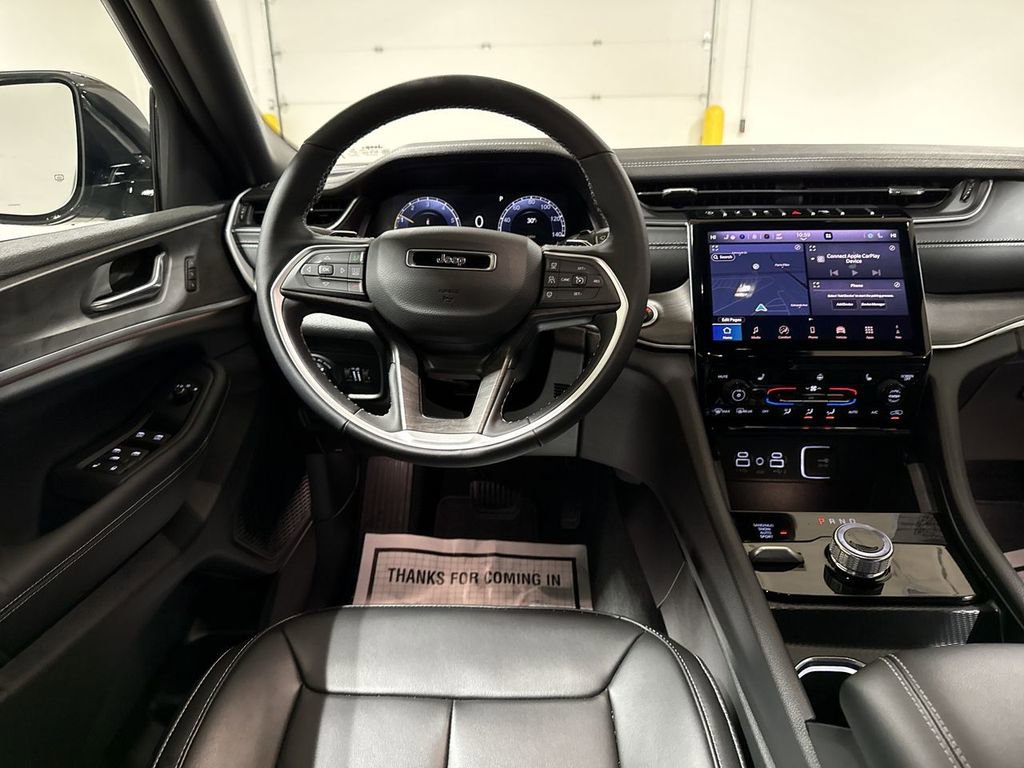 Used 2025 Jeep Grand Cherokee Limited image 20