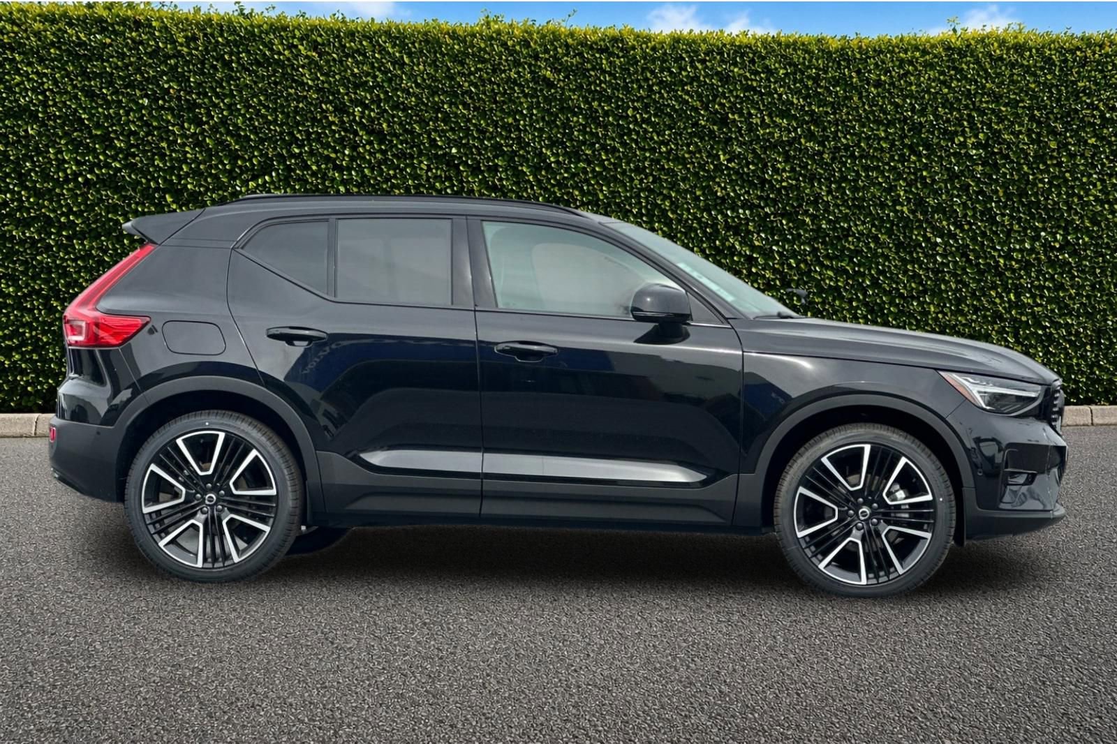 New 2026 Volvo XC40 B5 Ultra w/ Climate Package AWD/4WD image 7