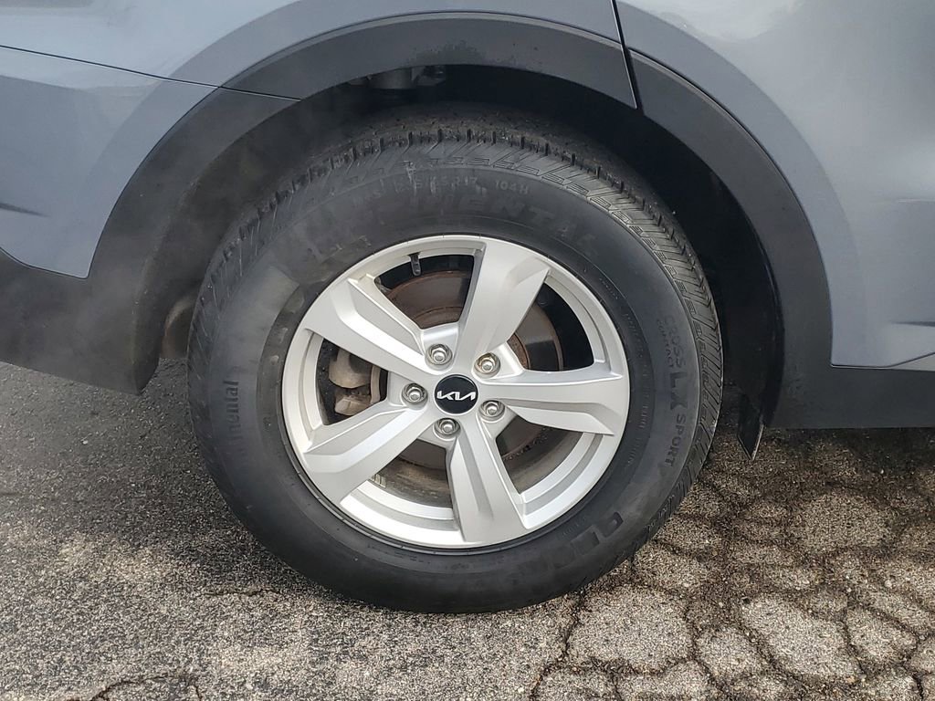 Certified 2023 Kia Sorento LX image 5