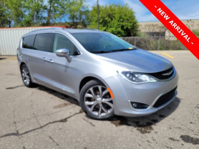 Used 2019 Chrysler Pacifica Limited FWD image 1