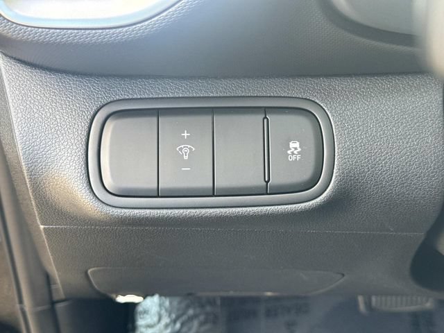 Used 2025 Hyundai Venue SE FWD image 26