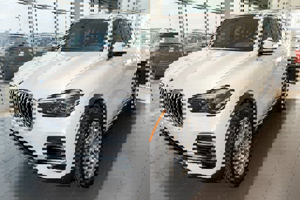 Used 2022 BMW X5 xDrive40i w/ Premium Package image 3