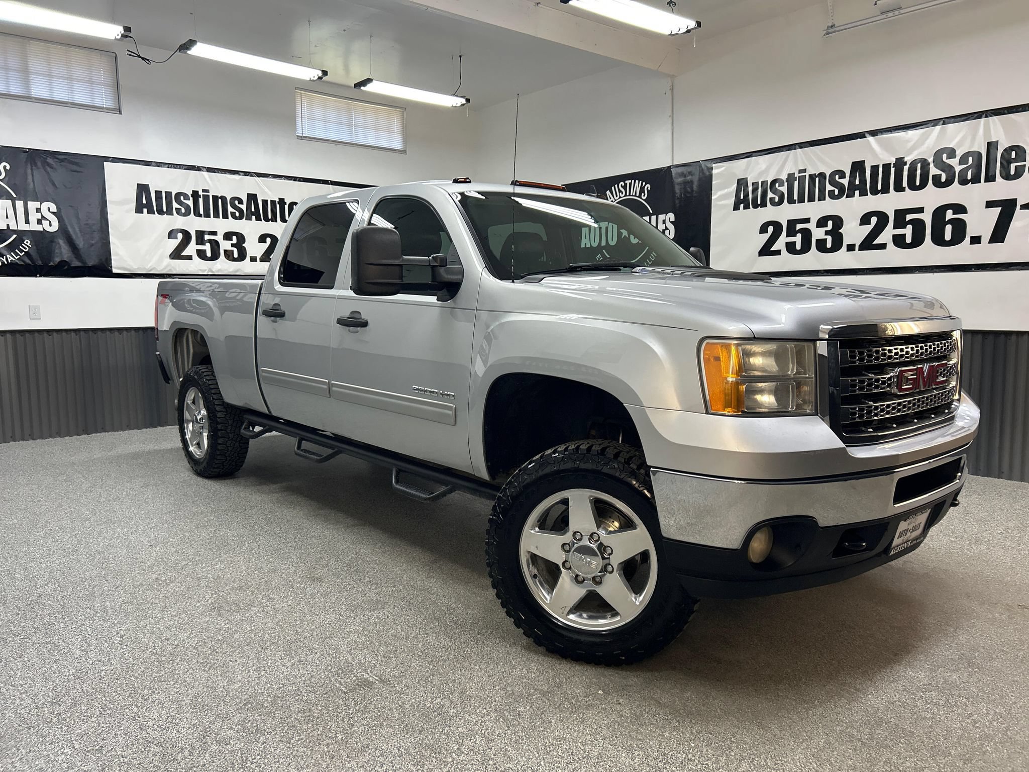 Used 2012 GMC Sierra 2500 SLE w/ SLE Preferred Package AWD/4WD image 1