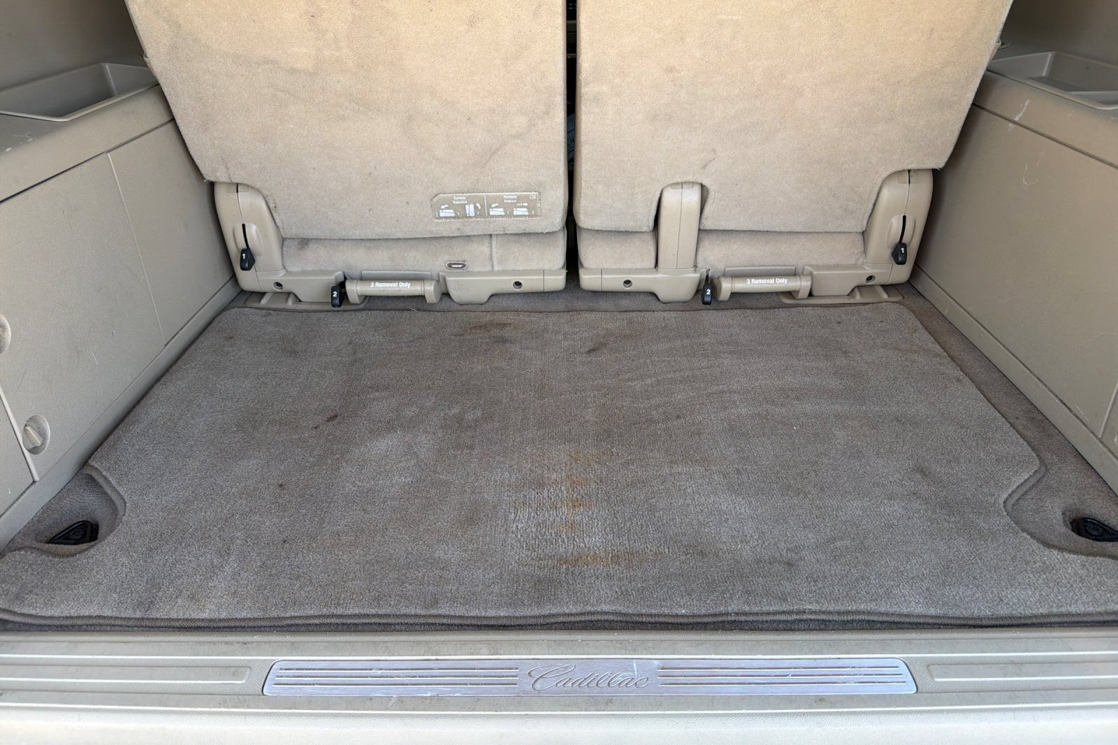 Used 2011 Cadillac Escalade ESV Premium AWD/4WD image 17