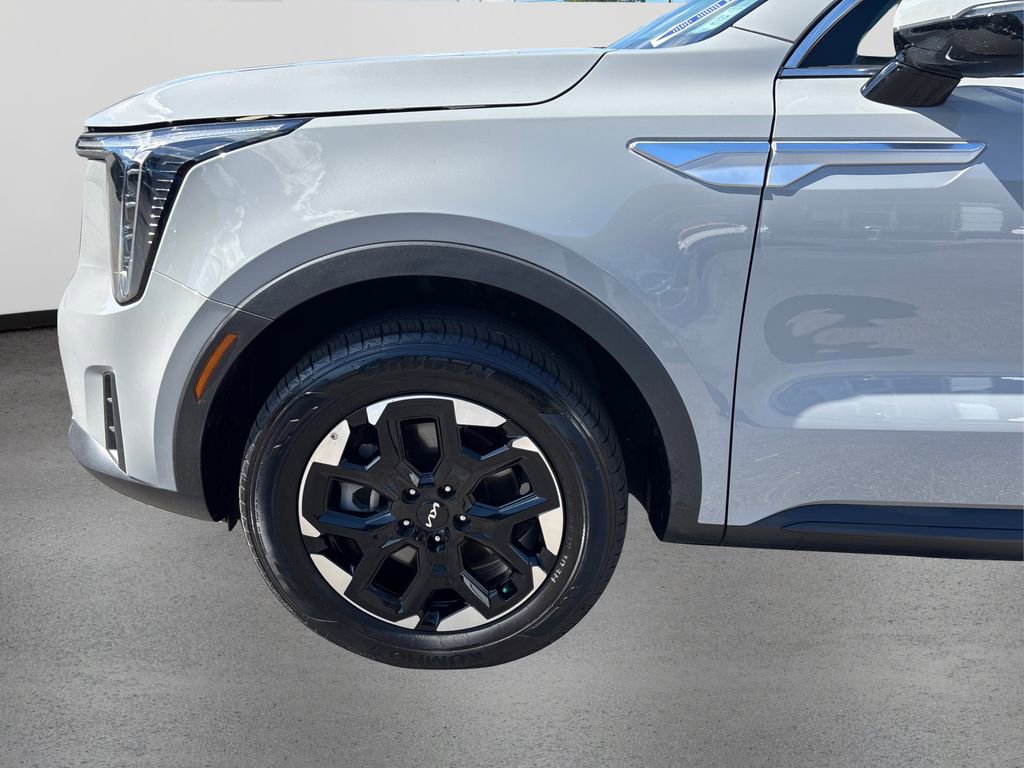 Certified 2025 Kia Sorento S image 12