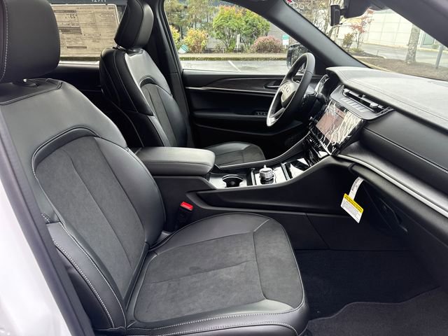 New 2026 Jeep Grand Cherokee Altitude image 9