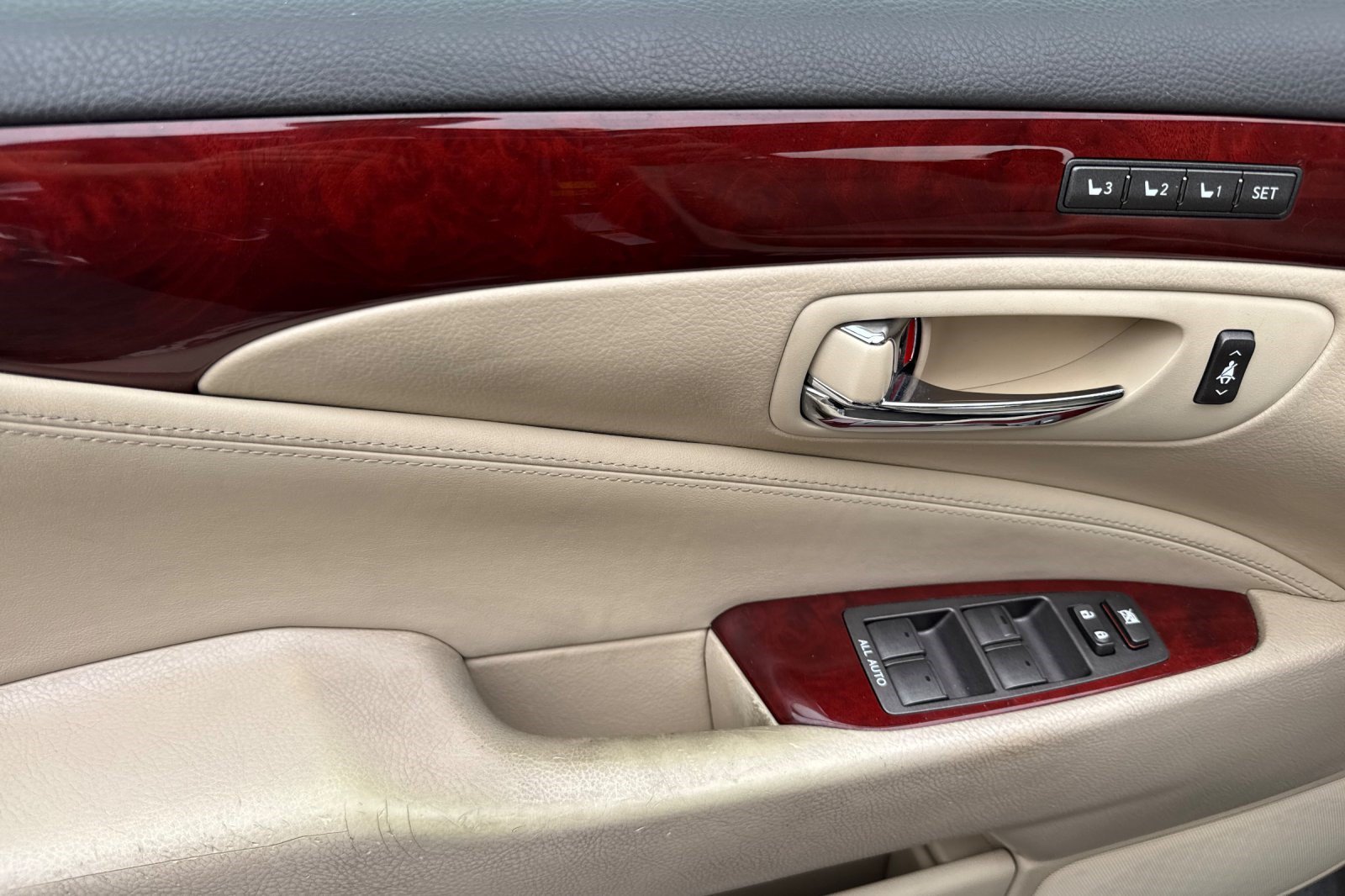 Used 2011 Lexus LS 460 L w/ Luxury Value Edition RWD image 12