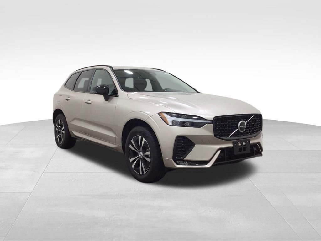 Used 2025 Volvo XC60 B5 Core image 4