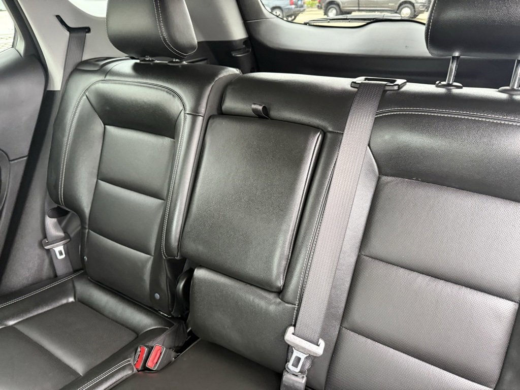 Used 2024 GMC Terrain SLT image 34